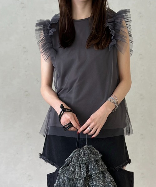Per sist ence(パーシエンス)の「天竺×チュールレイヤーショルダーフリルTOPS(Tシャツ/カットソー・レディース・ブラック/チャコールグレー/アイボリー・FREE)」の3枚目の写真