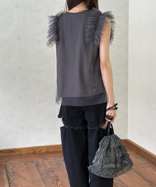 Per sist ence(パーシエンス)の「天竺×チュールレイヤーショルダーフリルTOPS(Tシャツ/カットソー・レディース・ブラック/チャコールグレー/アイボリー・FREE)」の6枚目の写真