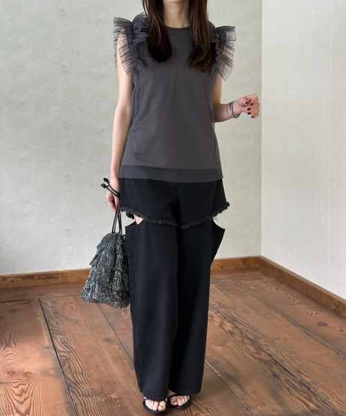 Per sist ence(パーシエンス)の「天竺×チュールレイヤーショルダーフリルTOPS(Tシャツ/カットソー・レディース・ブラック/チャコールグレー/アイボリー・FREE)」の11枚目の写真