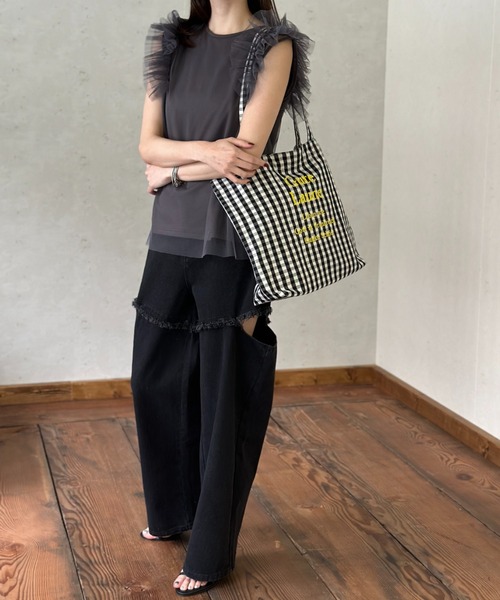 Per sist ence(パーシエンス)の「天竺×チュールレイヤーショルダーフリルTOPS(Tシャツ/カットソー・レディース・ブラック/チャコールグレー/アイボリー・FREE)」の16枚目の写真