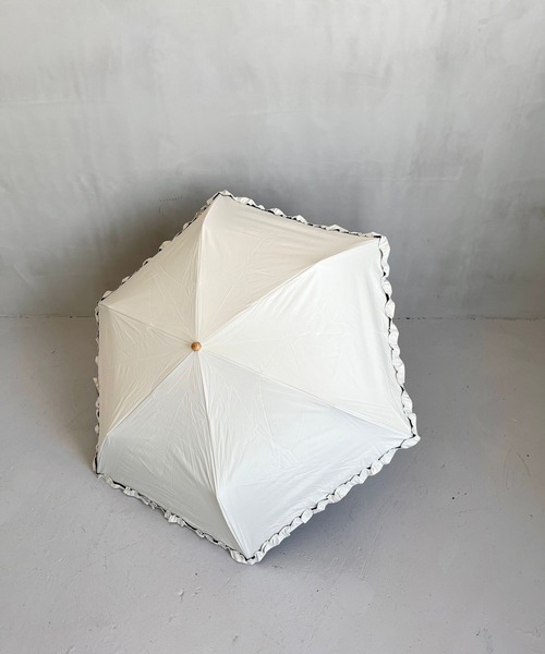 Me%（ミィパーセント）の「【晴雨兼用傘】フリルミニカサ 102559（折りたたみ傘・レディース・ブラック/ベージュ/アイボリー・FREE）」の3枚目の写真