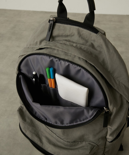MELROSE claire(メルローズ クレール)の「撥水軽量!リニューアルした大人の12ポケットリュック(バックパック/リュック・レディース・ブラック/グレー・FREE)」の21枚目の写真