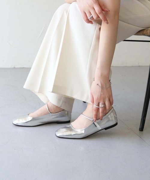 CLEIO(クレイオ)の「【CLEIO】スクエアトゥストラップパンプス(パンプス・レディース・レッド/シルバー/アイボリー/ブラック・23/23.5/24/24.5)」の1枚目の写真