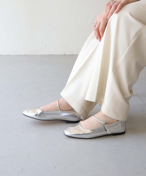 CLEIO(クレイオ)の「【CLEIO】スクエアトゥストラップパンプス(パンプス・レディース・レッド/シルバー/アイボリー/ブラック・23/23.5/24/24.5)」の16枚目の写真