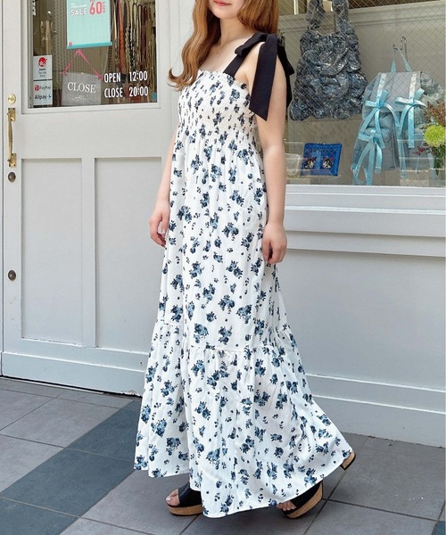 INGNI（イング）の「配色肩リボンシャーリングワンピース（ワンピース・レディース・ブラック系その他3/ブラック系/ホワイト系7・M）」の4枚目の写真