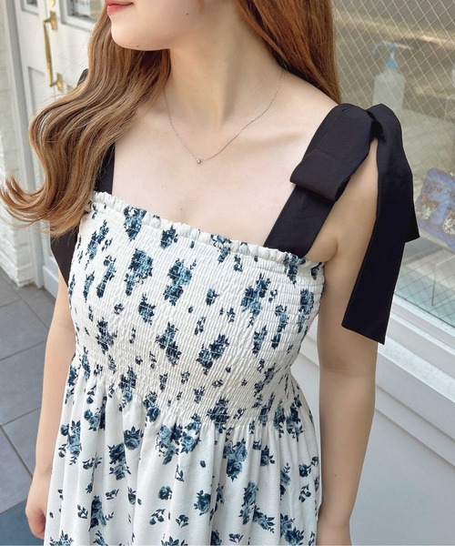 INGNI（イング）の「配色肩リボンシャーリングワンピース（ワンピース・レディース・ブラック系その他3/ブラック系/ホワイト系7・M）」の9枚目の写真