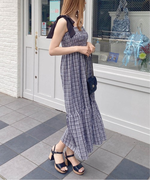 INGNI（イング）の「配色肩リボンシャーリングワンピース（ワンピース・レディース・ブラック系その他3/ブラック系/ホワイト系7・M）」の20枚目の写真