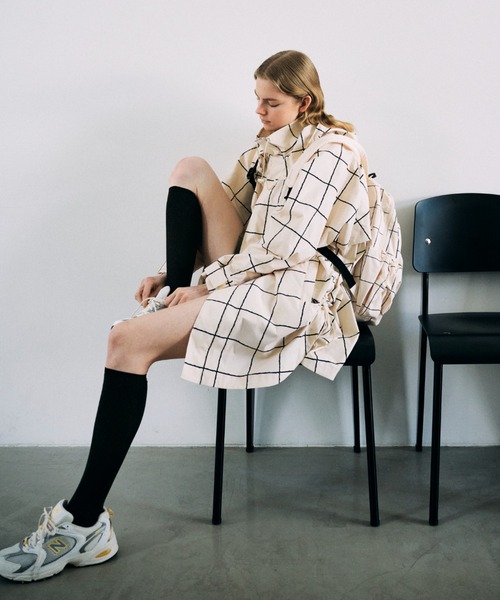 emmi（エミ）の「シャイニーハイソックス（ソックス/靴下・レディース・シルバー/ゴールド/カーキ・FREE）」の4枚目の写真