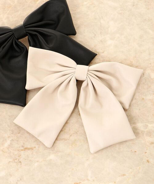 MAJESTIC LEGON（マジェスティックレゴン）の「bigリボンバレッタ（バレッタ/ヘアクリップ・レディース・アイボリー/ブラック・FREE）」の7枚目の写真