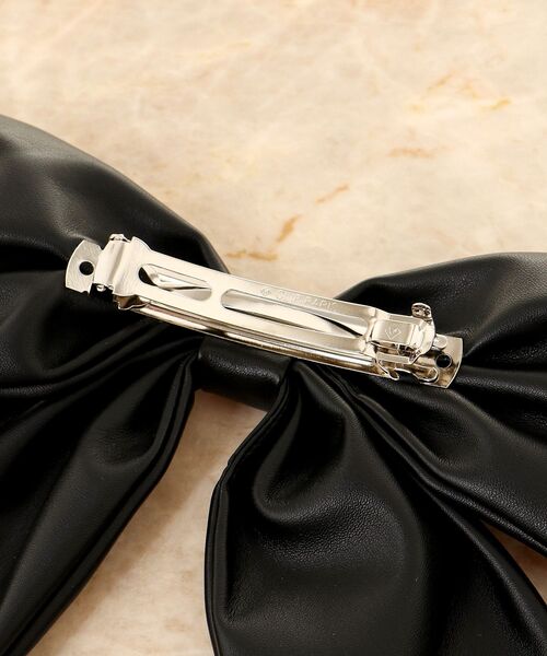 MAJESTIC LEGON（マジェスティックレゴン）の「bigリボンバレッタ（バレッタ/ヘアクリップ・レディース・アイボリー/ブラック・FREE）」の3枚目の写真