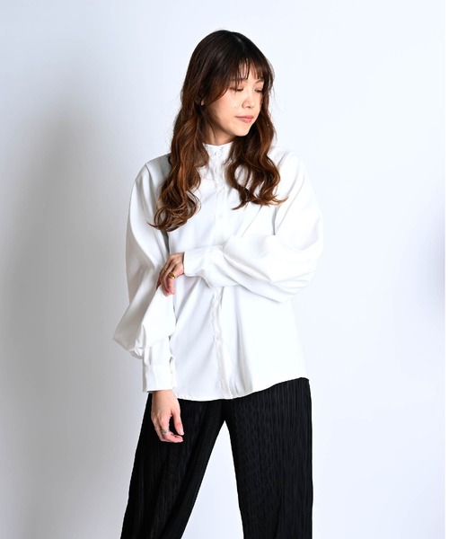 MARAI(マーライ)の「ぽわん袖バンドカラーシャツ(シャツ/ブラウス・レディース・ベージュ/ホワイト/ブルー/ブラック・FREE)」の6枚目の写真