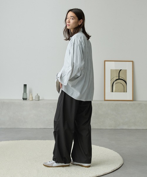 MONO-MART(モノマート)の「ワイドトラックタックパラシュートパンツ【セットアップ可能】(その他パンツ・メンズ・ブラック/チャコール/ライトグレー/ネイビー/ダークブラウン・M/L/S)」の14枚目の写真