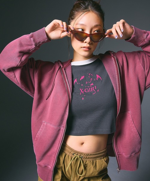 X-girl(エックスガール)の「DRAGON RAGLAN L/S BABY TEE(Tシャツ/カットソー・レディース・ホワイト/イエロー/ブラック・S/M)」の4枚目の写真