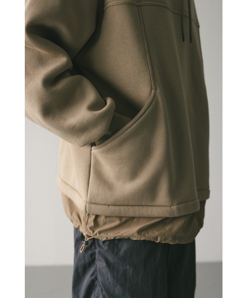 STYLEMIXER（スタイルミキサー）の「コンビネーションハイネックプルオーバー（スウェット・メンズ・ベージュ/ブラック・MEDIUM/LARGE）」の8枚目の写真