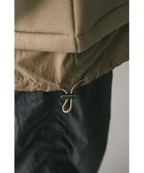 STYLEMIXER（スタイルミキサー）の「コンビネーションハイネックプルオーバー（スウェット・メンズ・ベージュ/ブラック・MEDIUM/LARGE）」の9枚目の写真