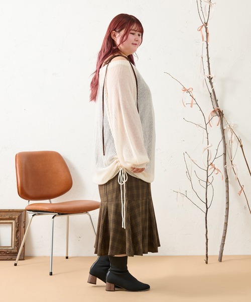Louiosy(ルオシー)の「【大きいサイズ】裾ドロストシアーオーバーサイズニット(ニット/セーター・レディース・アイボリー/ブラック/サックスブルー・4L/3L/X-LARGE)」の6枚目の写真