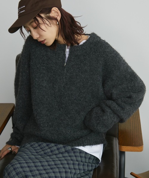 Auntie Rosa Holiday(アンティローザホリデー)の「ブークレハーフジップニットプルオーバー(ニット/セーター・レディース・グレー/ブルー/グレイッシュベージュ・FREE)」の2枚目の写真