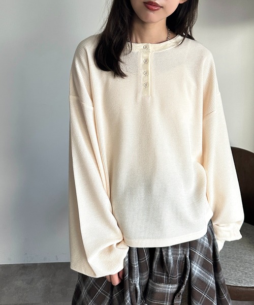 apres jour mignon(アプレジュールミニョン)の「ヘンリーワッフルユルTOPS【ZOZOTOWN限定アイテム】(Tシャツ/カットソー・レディース・ブラック/ダークブラウン/アイボリー/杢グレー・フリー/X-LARGE)」の5枚目の写真