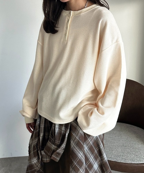 apres jour mignon(アプレジュールミニョン)の「ヘンリーワッフルユルTOPS【ZOZOTOWN限定アイテム】(Tシャツ/カットソー・レディース・ブラック/ダークブラウン/アイボリー/杢グレー・フリー/X-LARGE)」の7枚目の写真