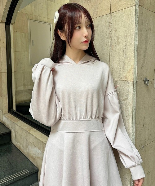 F i.n.t（フィント）の「ショルダーリボンダンボールフーディワンピース/fint（ワンピース・レディース・ライトグレー/ライトピンク/ブラック・FREE）」の3枚目の写真