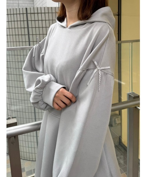 セール】ショルダーリボンダンボールフーディワンピース/fint