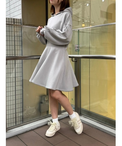 F i.n.t（フィント）の「ショルダーリボンダンボールフーディワンピース/fint（ワンピース・レディース・ライトグレー/ライトピンク/ブラック・FREE）」の10枚目の写真