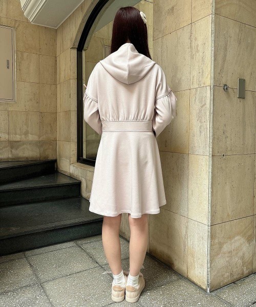 F i.n.t（フィント）の「ショルダーリボンダンボールフーディワンピース/fint（ワンピース・レディース・ライトグレー/ライトピンク/ブラック・FREE）」の15枚目の写真