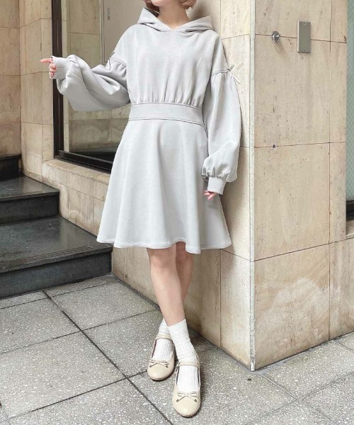 F i.n.t（フィント）の「ショルダーリボンダンボールフーディワンピース/fint（ワンピース・レディース・ライトグレー/ライトピンク/ブラック・FREE）」の6枚目の写真