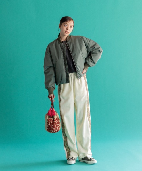 AMERICAN RAG CIE（アメリカンラグシー）の「LEIN 刺繍バッグ（ショルダーバッグ・レディース・ベージュ/ブラック・FREE）」の3枚目の写真