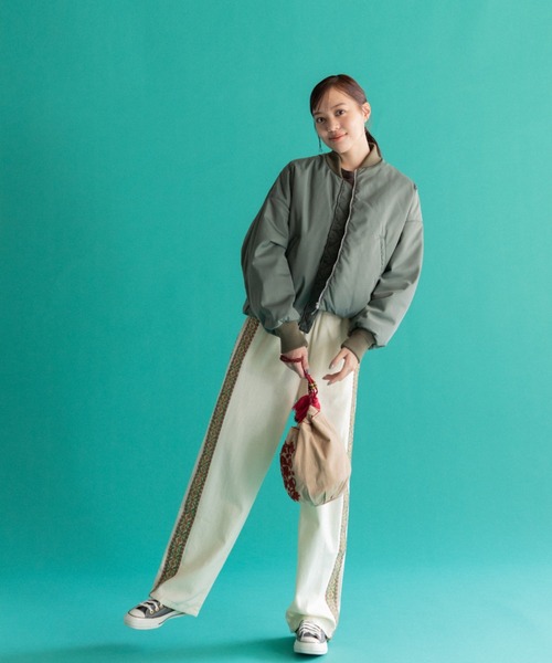 AMERICAN RAG CIE（アメリカンラグシー）の「LEIN 刺繍バッグ（ショルダーバッグ・レディース・ベージュ/ブラック・FREE）」の4枚目の写真