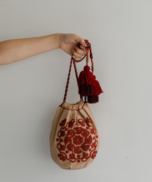 AMERICAN RAG CIE（アメリカンラグシー）の「LEIN 刺繍バッグ（ショルダーバッグ・レディース・ベージュ/ブラック・FREE）」の7枚目の写真