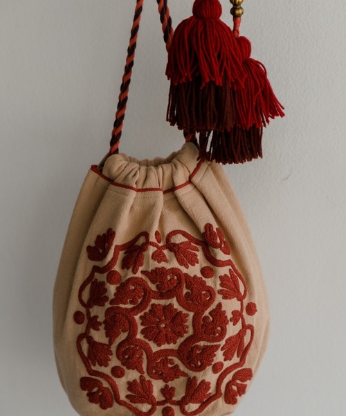 AMERICAN RAG CIE（アメリカンラグシー）の「LEIN 刺繍バッグ（ショルダーバッグ・レディース・ベージュ/ブラック・FREE）」の8枚目の写真