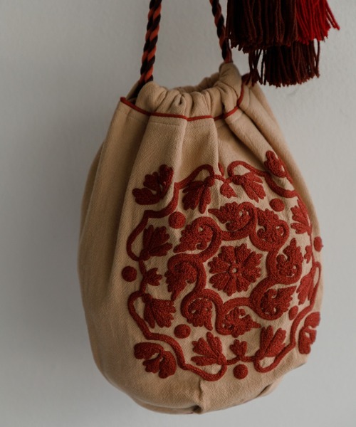 AMERICAN RAG CIE（アメリカンラグシー）の「LEIN 刺繍バッグ（ショルダーバッグ・レディース・ベージュ/ブラック・FREE）」の9枚目の写真