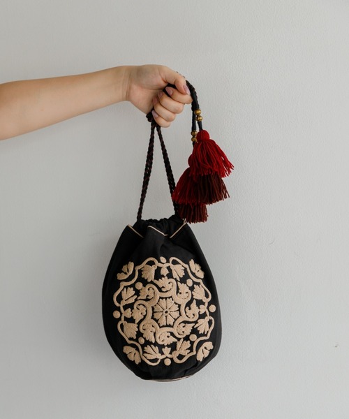 AMERICAN RAG CIE（アメリカンラグシー）の「LEIN 刺繍バッグ（ショルダーバッグ・レディース・ベージュ/ブラック・FREE）」の20枚目の写真