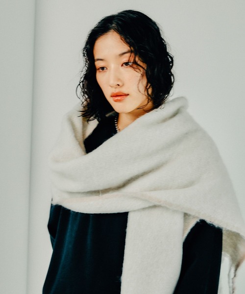 LEPSIM(レプシィム)の「太フリンジ無地ストール 132601(ストール/ショール・レディース・ピンク/グレー/ブルー/アイボリー・ONE SIZE)」の5枚目の写真