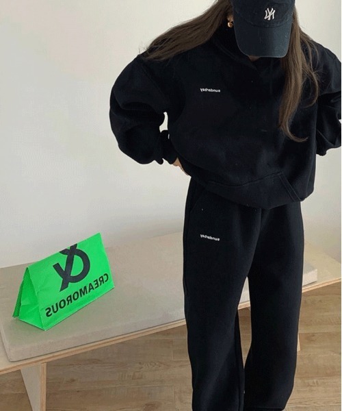 gossip!ロサンゼルス(ゴシップロサンゼルス)の「ビッグシルエット パーカー&スウェットワイドパンツ ルームウェア セットアップ 【裏起毛/普段着でもルームウェアでも】(ルームウェア/パジャマ・レディース・ベージュ/ブラック・FREE)」の1枚目の写真