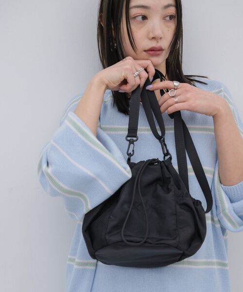 kivi(キヴィ)の「ドロストミニキンチャク(ショルダーバッグ・レディース・ブラック/シルバー・ONE SIZE)」の2枚目の写真