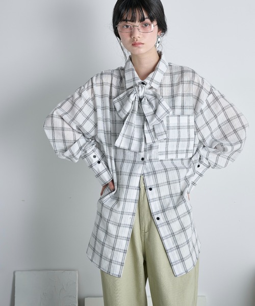 THE YOn（ザヨン）の「ビッグボウタイグラフチェックシャツ（シャツ/ブラウス・レディース・オフホワイト/サックスブルー/ブラウン・FREE）」の19枚目の写真