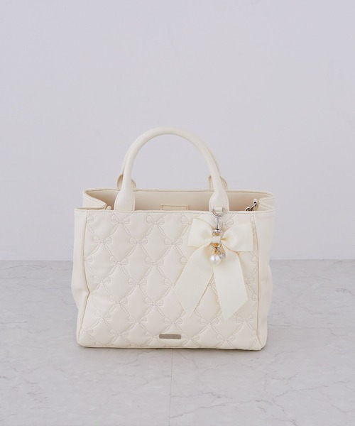 Maison de FLEUR（メゾンドフルール）の「リボンキルティング2Wayバッグ（ショルダーバッグ・レディース・ブルーグレー/アイボリー・FREE）」の2枚目の写真