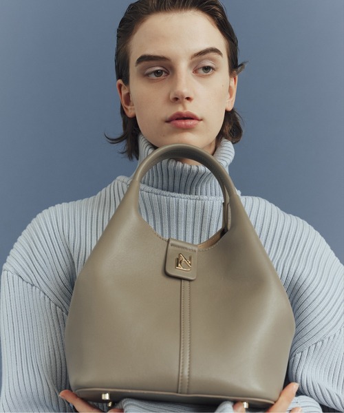 NICAL（ニカル）の「【本革】【NICAL】ラウンドバッグ/554183（ショルダーバッグ・レディース・アイボリー/ブラック/キャメル/グレー・FREE）」の3枚目の写真