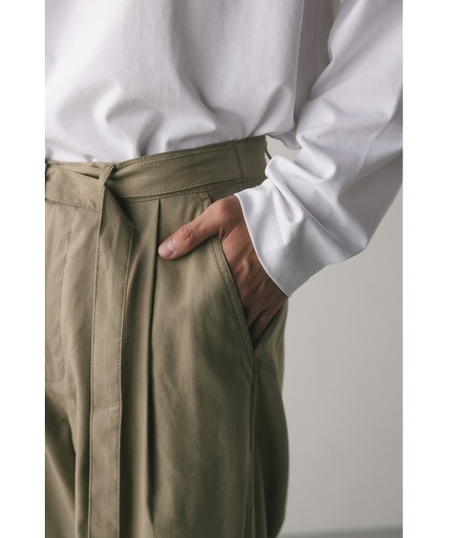 STYLEMIXER（スタイルミキサー）の「フロントベルトタックイージーパンツ（その他パンツ・メンズ・ライトカーキ/ブラック・MEDIUM/LARGE）」の22枚目の写真