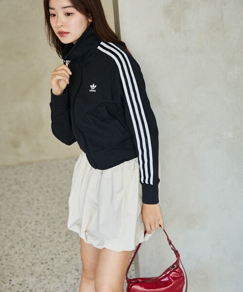adidas（アディダス）の「adidas/アディダス スリーストライプス ニットトップ　限定展開（ブルゾン・レディース・ブラック/ブラウン・MEDIUM/LARGE）」の5枚目の写真