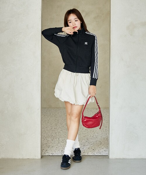 adidas（アディダス）の「adidas/アディダス スリーストライプス ニットトップ　限定展開（ブルゾン・レディース・ブラック/ブラウン・MEDIUM/LARGE）」の6枚目の写真