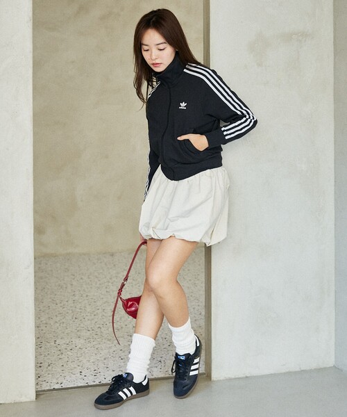 adidas（アディダス）の「adidas/アディダス スリーストライプス ニットトップ　限定展開（ブルゾン・レディース・ブラック/ブラウン・MEDIUM/LARGE）」の7枚目の写真
