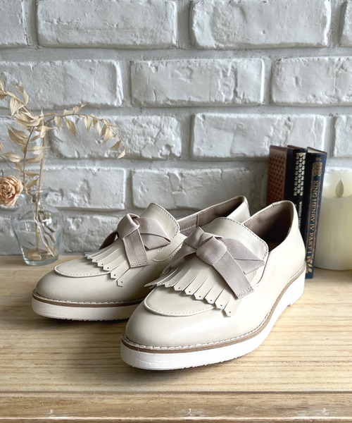 LUGG NAGG（ラグナグ）の「【maschietta】【晴雨兼用】リボンつきタッセルローファー【撥水加工】（パンプス・レディース・オフホワイト/シルバー/ブラック・22.5cm/23.0cm/23.5cm/24.0cm/24.5cm）」の15枚目の写真