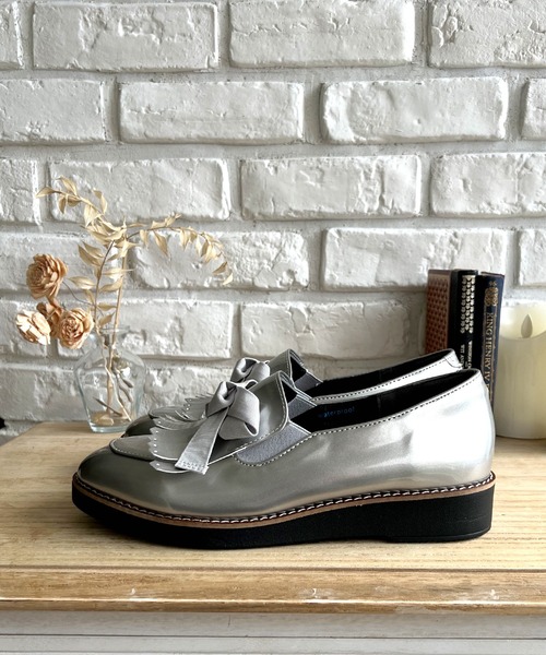 LUGG NAGG（ラグナグ）の「【maschietta】【晴雨兼用】リボンつきタッセルローファー【撥水加工】（パンプス・レディース・オフホワイト/シルバー/ブラック・22.5cm/23.0cm/23.5cm/24.0cm/24.5cm）」の21枚目の写真