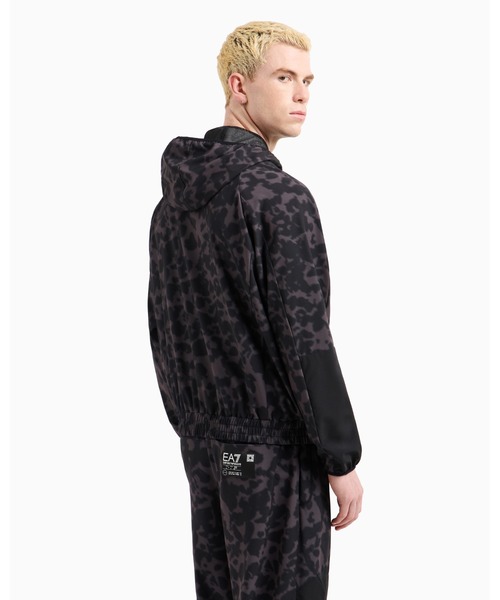 EMPORIO ARMANI EA7（エンポリオアルマーニイーエーセブン）の「<オンライン限定>【エンポリオ アルマーニ EA7】Visibility ジップアップ スウェットシャツ ストレッチテクニカルファブリック（スウェット・メンズ・グレー系・LARGE/MEDIUM/X-LARGE/X-SMALL/SMALL/XX-LARGE）」の3枚目の写真