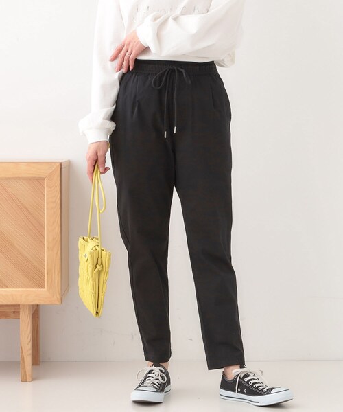 SHOO・LA・RUE（シューラルー）の「【洗える/美脚シルエット】綿ストレッチイージーテーパードパンツ（その他パンツ・レディース・ブラック/カーキ/ベージュ/ピンク系・01/02/03/04/05/10）」の2枚目の写真