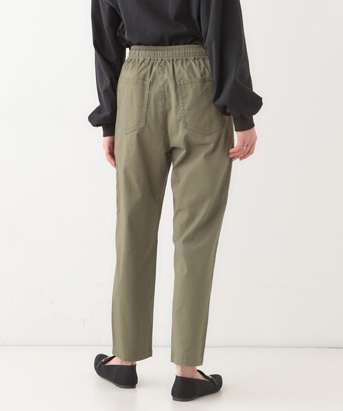 SHOO・LA・RUE（シューラルー）の「【洗える/美脚シルエット】綿ストレッチイージーテーパードパンツ（その他パンツ・レディース・ブラック/カーキ/ベージュ/ピンク系・01/02/03/04/05/10）」の18枚目の写真