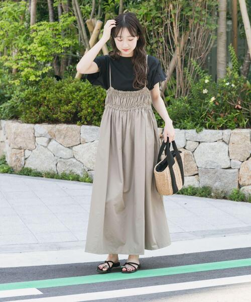 ITEMS URBANRESEARCH（アイテムズ アーバンリサーチ）の「シャーリングキャミワンピース（ワンピース・レディース・ブラック/ベージュ・FREE）」の2枚目の写真